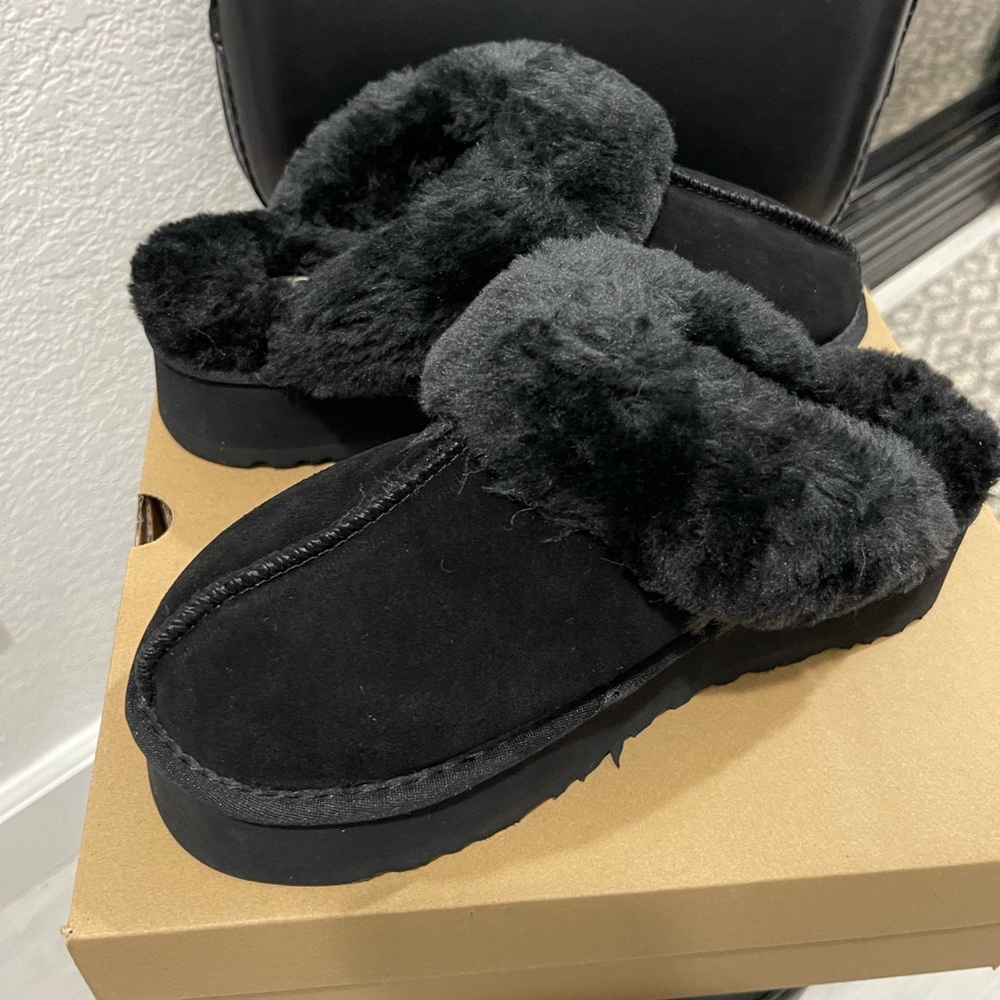 UGG SLIPPERS - Picture 2 of 4